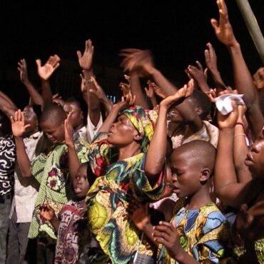 gravida-e-criancas-entre-31-mortos-em-igreja-pentecostal-na-nigeria