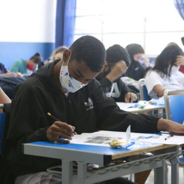 alunos-de-guaruja-se-preparam-para-a-olimpiada-brasileira-de-matematica-das-escolas-publicas