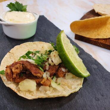 taco-al-pastor-e-uma-comida-de-rua-mexicana-que-leva-um-file-mignon-suino-bem-temperado;-aprenda