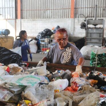 separadora-de-materiais-relata-preconceito,-desafios-e-chances-do-trabalho-com-a-reciclagem:-‘nosso-ganha-pao’
