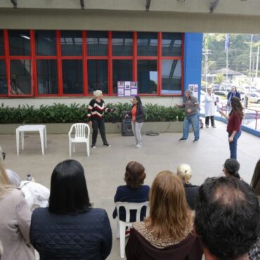 cati-guaruja-realiza-peca-teatral-sobre-violencia-contra-o-idoso