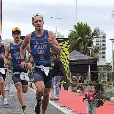 pro-talentos/sel-guaruja-e-campea-da-3a-etapa-do-15o-circuito-de-sprint-triathlon,-na-enseada