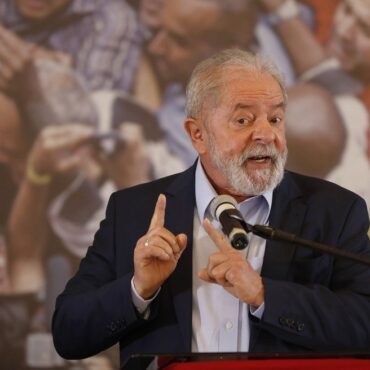 lula-diz-que-ninguem-precisa-de-padres-e-pastores,-apos-atacar-igrejas