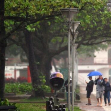 litoral-de-sp-esta-sob-alerta-de-ressaca;-rajadas-de-vento-podem-ultrapassar-os-70-km/h