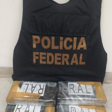 estivador-e-preso-com-tabletes-de-cocaina-que-seriam-colocados-em-navio-no-porto-de-santos