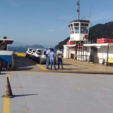 travessia-de-balsas-entre-guaruja-e-bertioga-e-liberada-para-veiculos-pesados