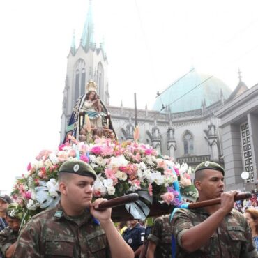 santos-celebra-nossa-senhora-do-monte-serrat,-padroeira-da-cidade,-nesta-quinta-feira