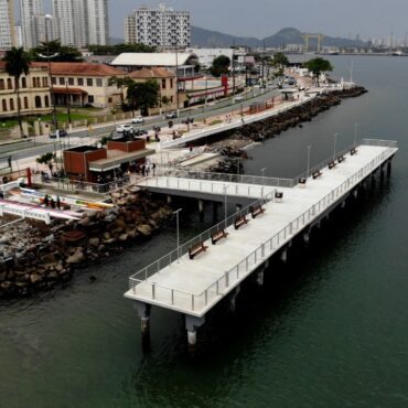 torneio-de-pesca-acontece-no-deck-do-pescador,-em-santos,-neste-domingo