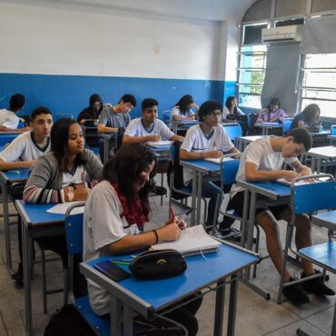 eleicoes-suspendem-aulas-em-29-escolas-da-rede-municipal-de-guaruja,-sp