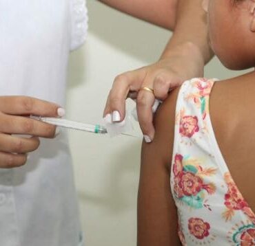 cidades-da-baixada-santista-ampliam-temporariamente-publico-para-vacina-contra-meningite