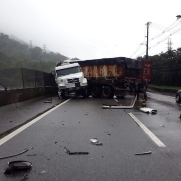 acidente-entre-carreta-e-um-carro-causa-congestionamento-na-rodovia-conego-domenico-rangoni