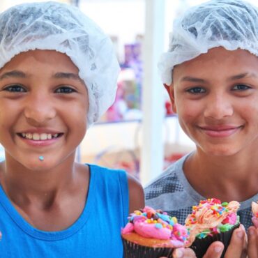 criancas-participam-de-oficina-de-cupcake-no-fundo-social