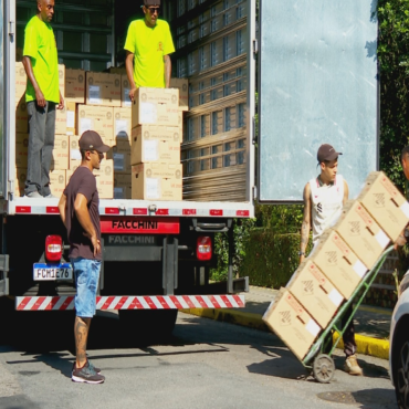 urnas-eletronicas-que-serao-usadas-no-segundo-turno-comecam-a-ser-transportadas-na-baixada-santista,-sp