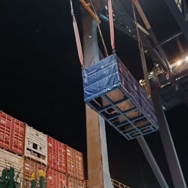 estrutura-para-lancamento-de-foguete-com-mais-de-100-toneladas-chega-ao-porto-de-santos