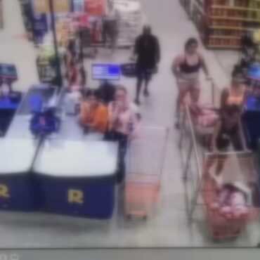 grupo-saqueia-dezenas-de-pecas-de-carne-em-mercado-atacadista-no-litoral-de-sp;-video