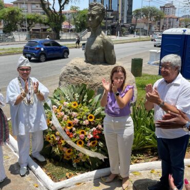 dia-da-consciencia-negra-e-marcado-por-homenagens-na-praca-palmares,-em-santos