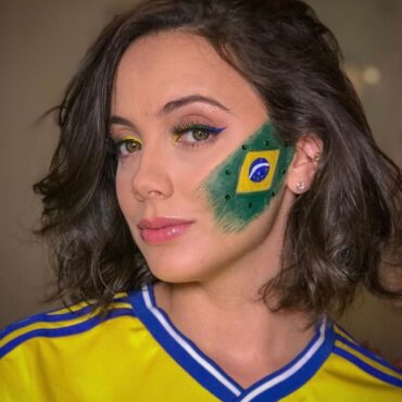 ‘botando-a-cara-pra-jogo’:-maquiadora-da-grande-bh-cria-make-com-as-cores-da-bandeira-do-brasil;-fotos