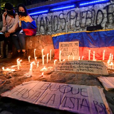 governo-colombiano-anuncia-soltura-de-jovens-presos-em-protestos-em-2021