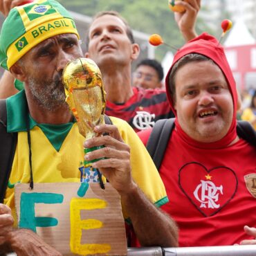 ‘papagaios-de-pirata’-revelam-taticas-para-torcer-e-aparecer-durante-a-copa