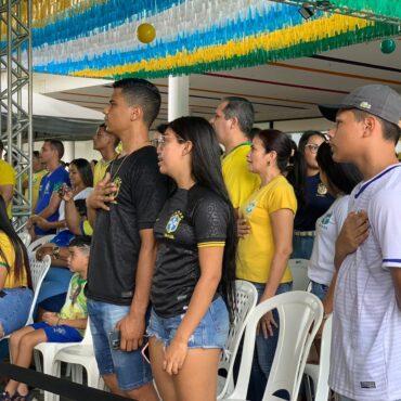 torcedores-cantam-hino-com-selecao-brasileira-em-dia-de-jogo-contra-croacia-em-boa-vista;-fotos