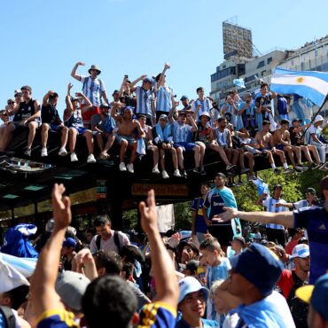 selecao-argentina-desfila-pelas-ruas-de-buenos-aires