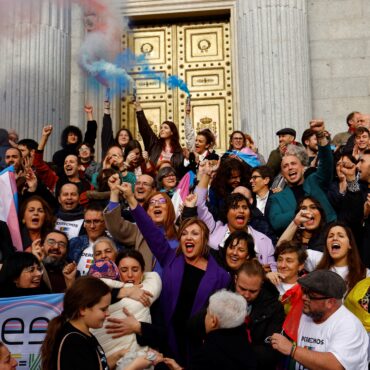 congresso-espanhol-aprova-lei-que-legaliza-mudanca-de-genero-e-nome-a-maiores-de-16-anos