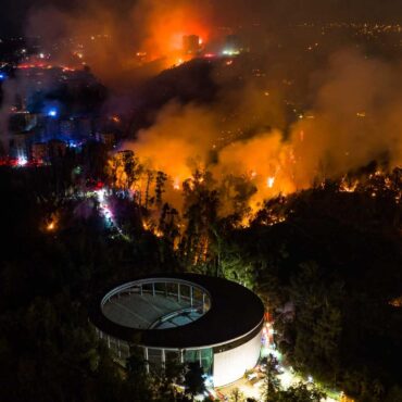 incendio-em-vina-del-mar-deixa-dois-mortos-e-atinge-400-casas