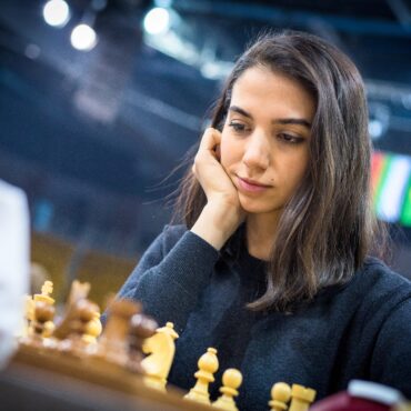 mulher-iraniana-compete-em-torneio-de-xadrez-sem-hijab