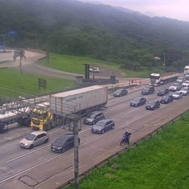 motoristas-denunciam-assaltos-em-congestionamento-na-rodovia-dos-imigrantes-no-litoral-de-sp