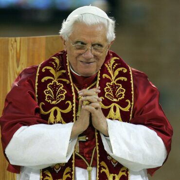 joseph-ratzinger-nao-foi-‘apenas’-o-papa-bento-xvi,-mas-tambem-escritor-best-seller