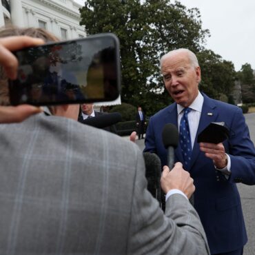 biden-espera-que-camara-consiga-‘agir-em-conjunto’-sobre-impasse-na-votacao-do-novo-lider