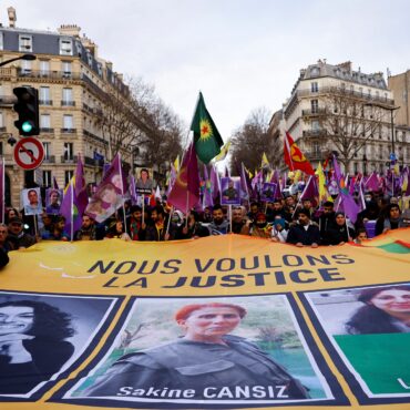 milhares-de-pessoas-se-manifestam-em-paris-em-homenagem-a-militantes-curdas-assassinadas-em-2013