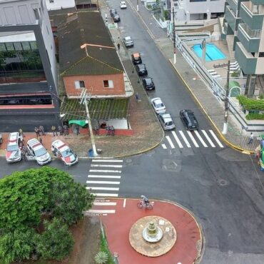 manifestantes-permanecem-acampados-em-frente-ao-forte-dos-andradas-em-guaruja,-sp,-mesmo-apos-decisao-de-moraes