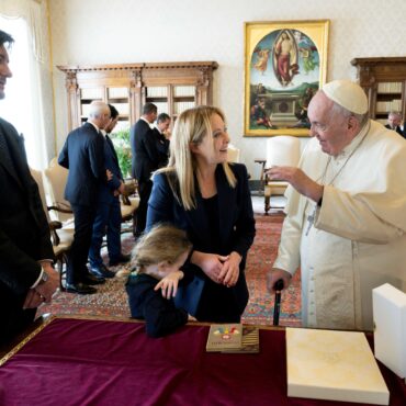 premie-italiana-de-extrema-direita-tem-encontro-‘cordial’-com-papa-francisco