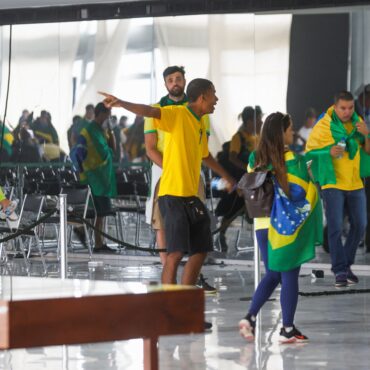 parlamentares-dos-eua-e-do-brasil-buscam-cooperar-em-investigacao-de-ataques-em-brasilia,-diz-agencia