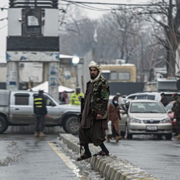 explosao-suicida-perto-de-ministerio-no-afeganistao-deixa-21-mortos