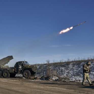 ucrania:-conquistas-de-soledar-e-bakhmut-poderiam-acabar-com-artilharia-russa