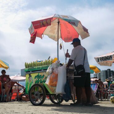 ambulantes-temporarios-devem-solicitar-licenca-em-praia-grande;-veja-como-fazer-o-pedido