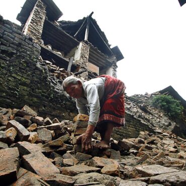 terremoto-no-nepal-deixa-um-morto,-e-tremores-chegam-a-nova-deli
