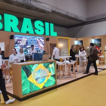 foto-da-praia-do-tombo-representa-o-brasil-em-congresso-gastronomico-na-espanha
