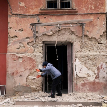 bombardeio-atinge-zona-residencial-de-kherson,-sul-da-ucrania,-e-mata-tres-civis