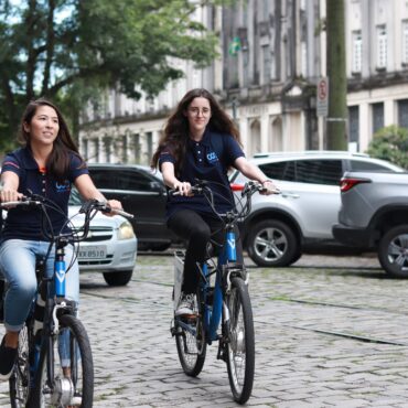 empresa-entrega-bicicletas-eletricas-a-funcionarios-para-estimular-habitos-saudaveis-e-reduzir-poluicao-no-litoral-de-sp
