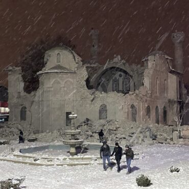 mesquita-‘do-grande-terremoto’-na-turquia-ja-foi-destruida-quatro-vezes:-1864,-1964,-2020-e-2023