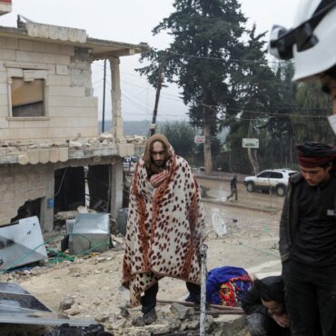 terremoto-na-turquia:-tempo-frio-complica-situacao-de-sobreviventes-presos-em-escombros