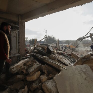 paises-que-nao-tem-relacao-com-o-governo-da-siria-enviam-doacoes-diretamente-a-ongs-para-ajudar-vitimas-de-terremoto