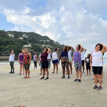 aulao-na-praia-reune-mais-de-50-pacientes-de-guaruja-em-dia-com-programacao-especial