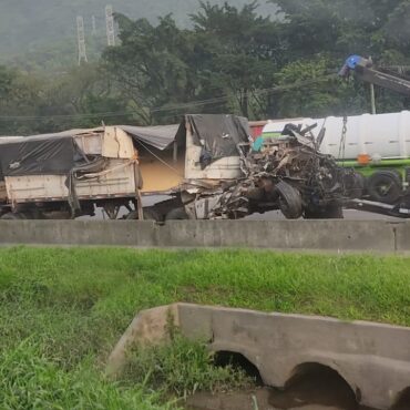 colisao-entre-cinco-carretas-deixa-ferido-em-rodovia-de-sp