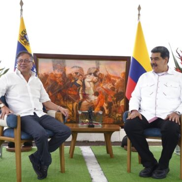 gustavo-petro,-da-colombia,-e-nicolas-maduro,-da-venezuela,-se-encontram-e-assinam-acordo-comercial