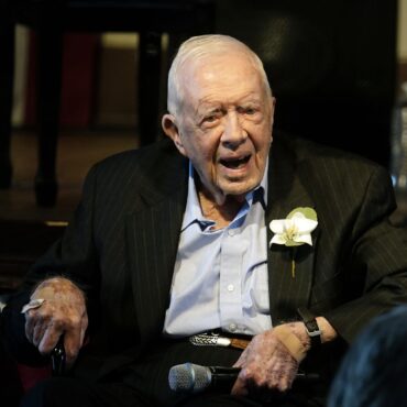 jimmy-carter,-ex-presidente-dos-eua,-deixa-hospital-e-inicia-tratamento-com-cuidados-paliativos-em-casa