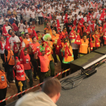cerca-de-10-mil-jovens-se-reunem-para-adorar-a-deus-em-brasilia